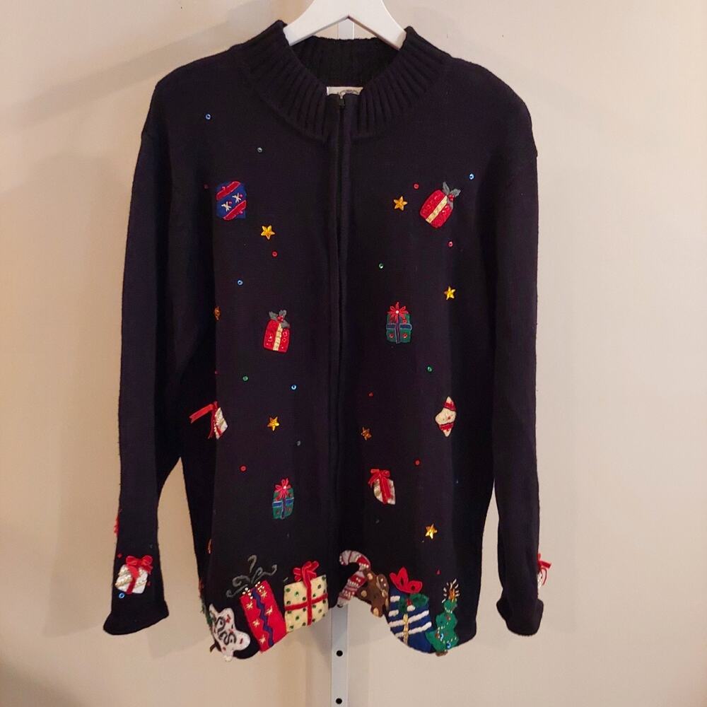 Stitches in Time Christmas Sweater Size Large (Moth Ball Odor) Presents Zip Up‎